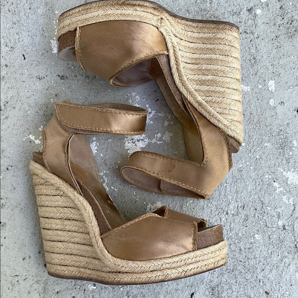 Pedro Garcia rope wedge platforms
